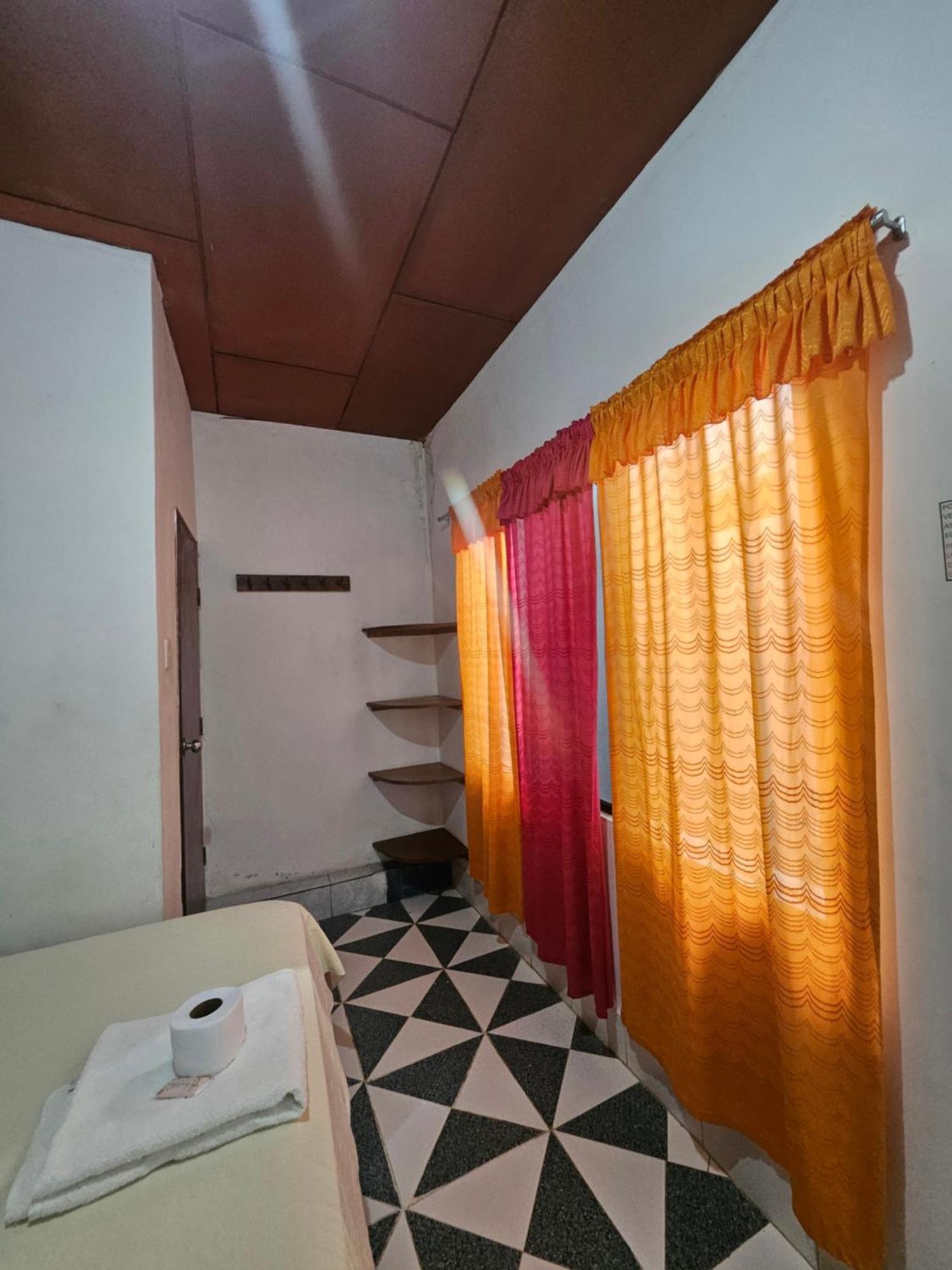 Sarisa House Hotel Iquitos Bagian luar foto
