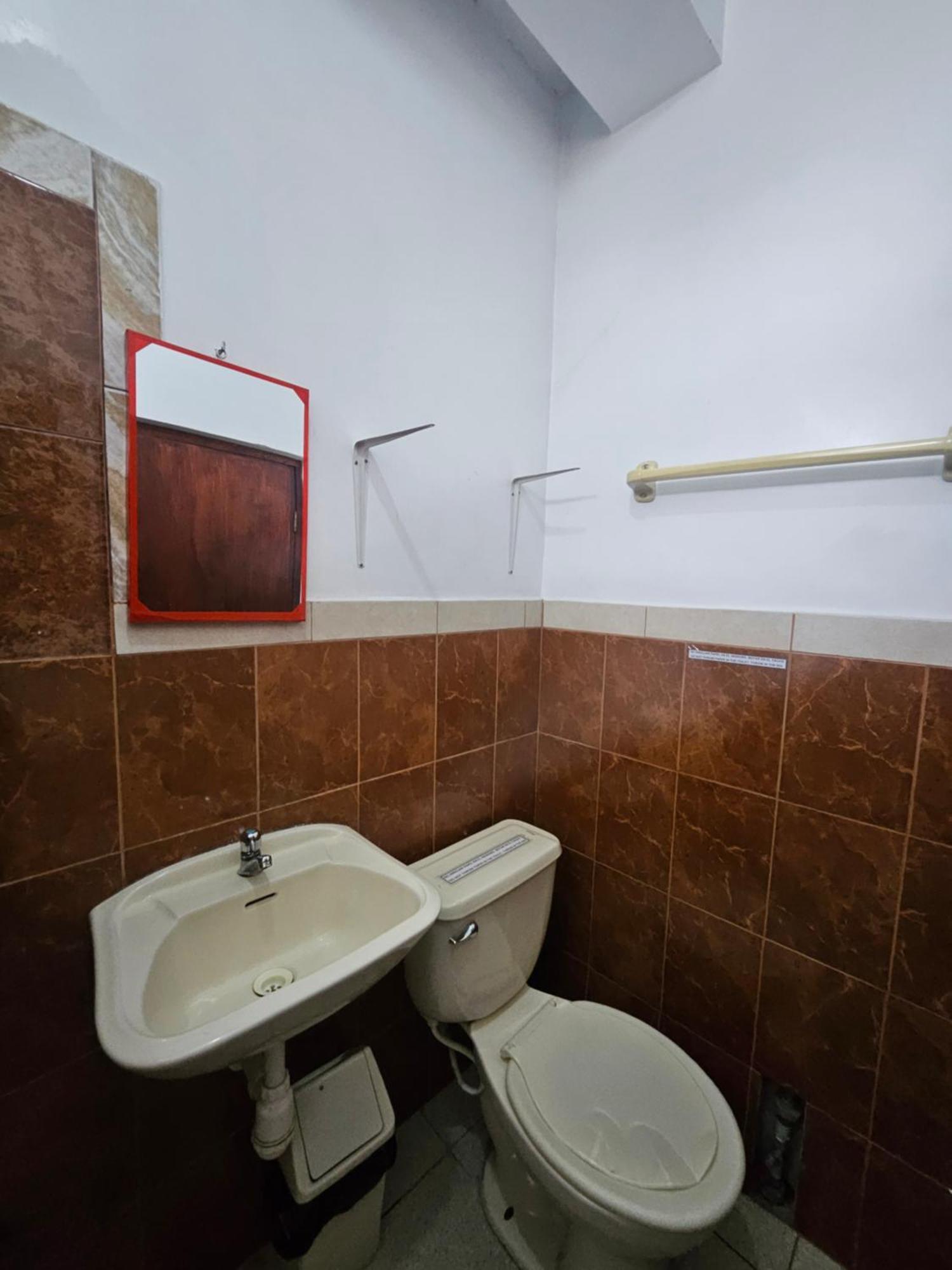 Sarisa House Hotel Iquitos Bagian luar foto